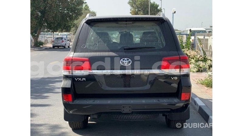 Big with watermark toyota land cruiser somalia import dubai 4644