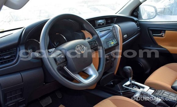 Imported Toyota Fortuner White Makiinaa iti Import - Dubai keessatti Somalia keessatti Imported Toyota Fortuner White Makiinaa iti Import - Dubai keessatti Somalia keessatti