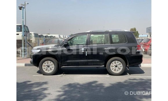 Imported Toyota Land Cruiser Black Makiinaa iti Import - Dubai keessatti Somalia keessatti Imported Toyota Land Cruiser Black Makiinaa iti Import - Dubai keessatti Somalia keessatti