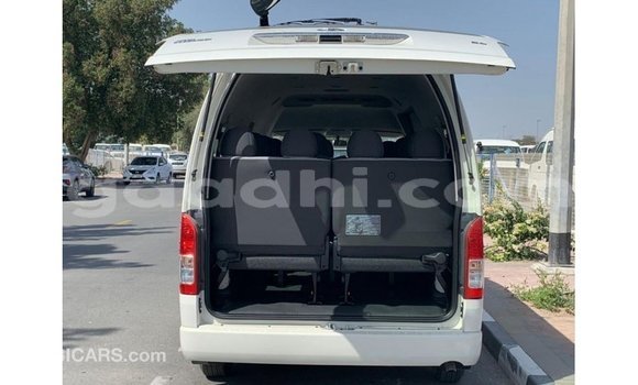 Imported Toyota Hiace White Makiinaa iti Import - Dubai keessatti Somalia keessatti Imported Toyota Hiace White Makiinaa iti Import - Dubai keessatti Somalia keessatti