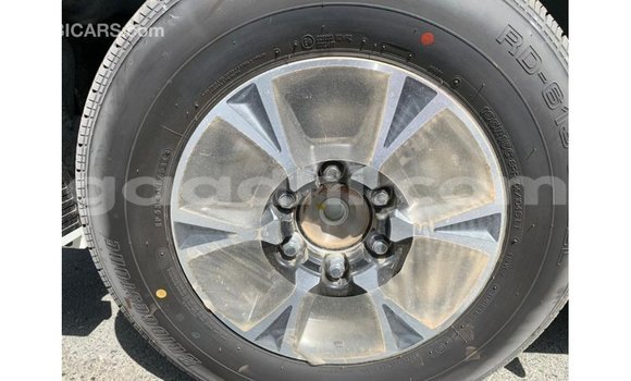 Imported Toyota Hiace White Makiinaa iti Import - Dubai keessatti Somalia keessatti Imported Toyota Hiace White Makiinaa iti Import - Dubai keessatti Somalia keessatti