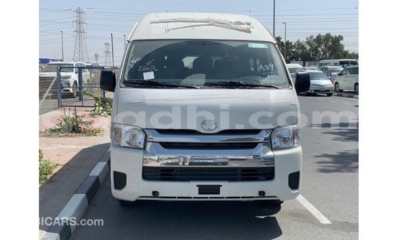 Imported Toyota Hiace White Makiinaa iti Import - Dubai keessatti Somalia keessatti Imported Toyota Hiace White Makiinaa iti Import - Dubai keessatti Somalia keessatti