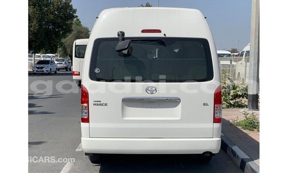 Imported Toyota Hiace White Makiinaa iti Import - Dubai keessatti Somalia keessatti Imported Toyota Hiace White Makiinaa iti Import - Dubai keessatti Somalia keessatti