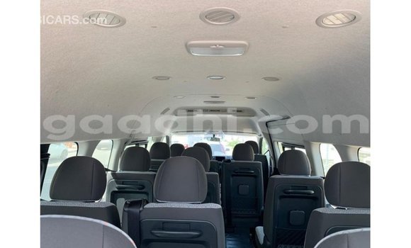 Imported Toyota Hiace White Makiinaa iti Import - Dubai keessatti Somalia keessatti Imported Toyota Hiace White Makiinaa iti Import - Dubai keessatti Somalia keessatti