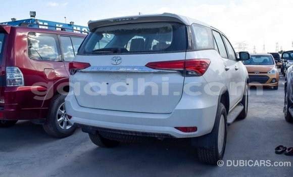 Imported Toyota Fortuner White Makiinaa iti Import - Dubai keessatti Somalia keessatti Imported Toyota Fortuner White Makiinaa iti Import - Dubai keessatti Somalia keessatti