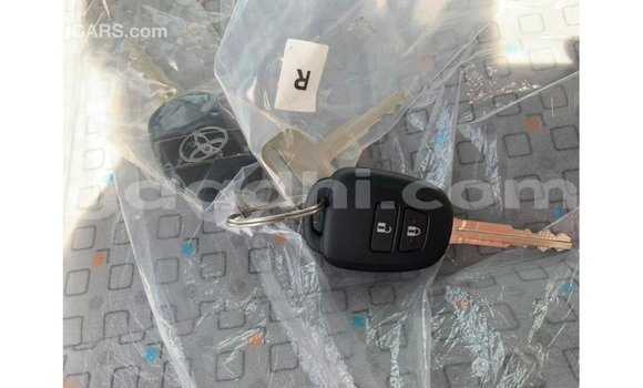 Imported Toyota Hiace White Makiinaa iti Import - Dubai keessatti Somalia keessatti Imported Toyota Hiace White Makiinaa iti Import - Dubai keessatti Somalia keessatti