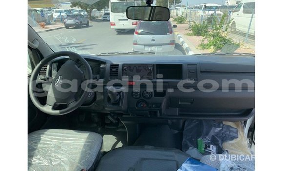 Imported Toyota Hiace White Makiinaa iti Import - Dubai keessatti Somalia keessatti Imported Toyota Hiace White Makiinaa iti Import - Dubai keessatti Somalia keessatti