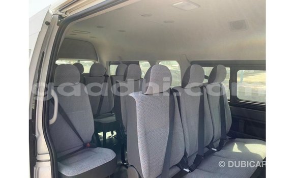 Imported Toyota Hiace White Makiinaa iti Import - Dubai keessatti Somalia keessatti Imported Toyota Hiace White Makiinaa iti Import - Dubai keessatti Somalia keessatti