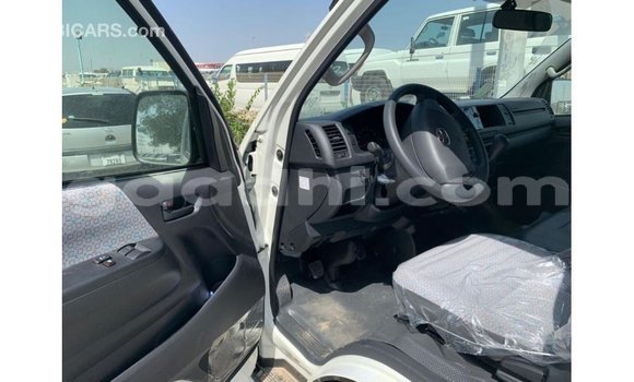 Imported Toyota Hiace White Makiinaa iti Import - Dubai keessatti Somalia keessatti Imported Toyota Hiace White Makiinaa iti Import - Dubai keessatti Somalia keessatti