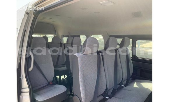Imported Toyota Hiace White Makiinaa iti Import - Dubai keessatti Somalia keessatti Imported Toyota Hiace White Makiinaa iti Import - Dubai keessatti Somalia keessatti
