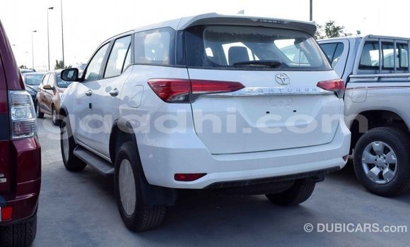 Imported Toyota Fortuner White Makiinaa iti Import - Dubai keessatti Somalia keessatti Imported Toyota Fortuner White Makiinaa iti Import - Dubai keessatti Somalia keessatti