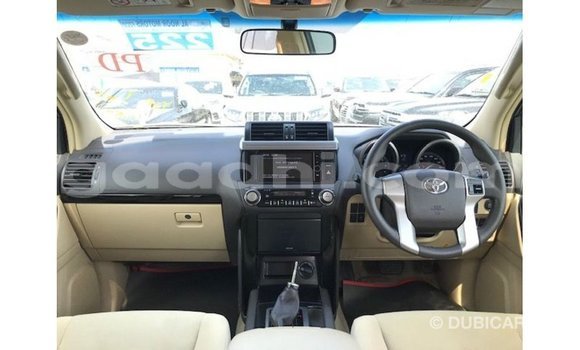 Acheter Import Voiture Toyota Prado Blanc à Import - Dubai, Somalie Acheter Import Voiture Toyota Prado Blanc à Import - Dubai, Somalie
