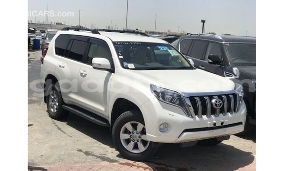 Acheter Import Voiture Toyota Prado Blanc à Import - Dubai, Somalie Acheter Import Voiture Toyota Prado Blanc à Import - Dubai, Somalie