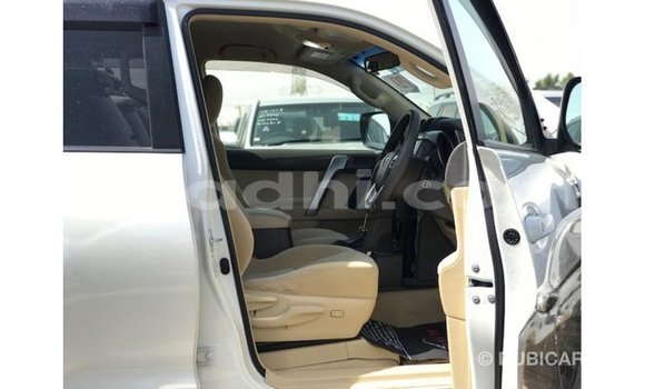 Acheter Import Voiture Toyota Prado Blanc à Import - Dubai, Somalie Acheter Import Voiture Toyota Prado Blanc à Import - Dubai, Somalie