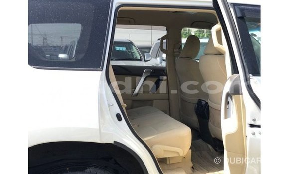 Acheter Import Voiture Toyota Prado Blanc à Import - Dubai, Somalie Acheter Import Voiture Toyota Prado Blanc à Import - Dubai, Somalie