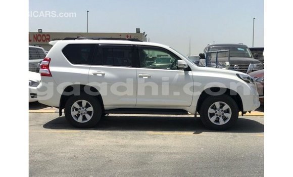 Acheter Import Voiture Toyota Prado Blanc à Import - Dubai, Somalie Acheter Import Voiture Toyota Prado Blanc à Import - Dubai, Somalie