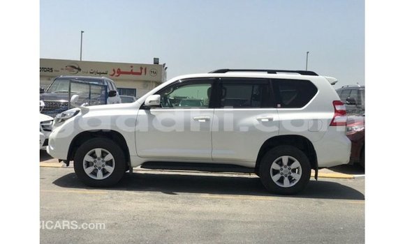 Acheter Import Voiture Toyota Prado Blanc à Import - Dubai, Somalie Acheter Import Voiture Toyota Prado Blanc à Import - Dubai, Somalie