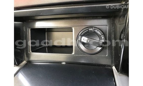 Acheter Import Voiture Toyota Prado Blanc à Import - Dubai, Somalie Acheter Import Voiture Toyota Prado Blanc à Import - Dubai, Somalie