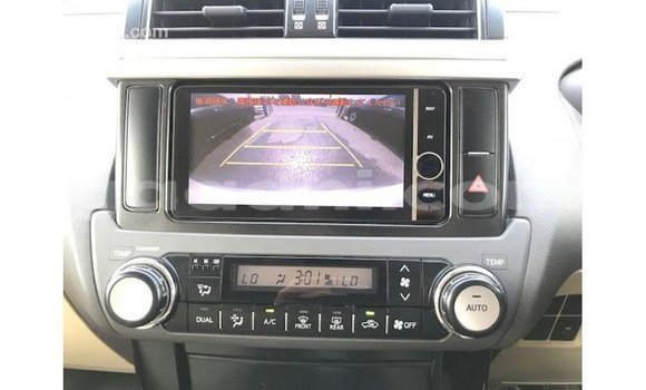 Acheter Import Voiture Toyota Prado Blanc à Import - Dubai, Somalie Acheter Import Voiture Toyota Prado Blanc à Import - Dubai, Somalie