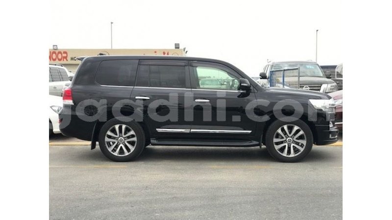 Big with watermark toyota land cruiser somalia import dubai 4652