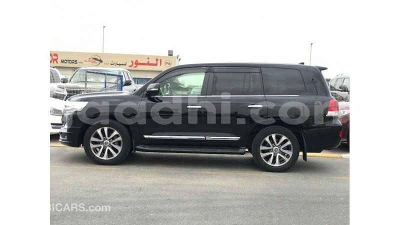 Big with watermark toyota land cruiser somalia import dubai 4652