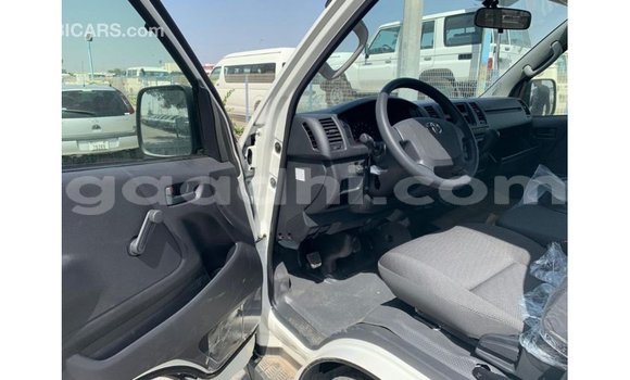 اشتري Imported Toyota Hiace أبيض سيارة في Import - Dubai في الصومال اشتري Imported Toyota Hiace أبيض سيارة في Import - Dubai في الصومال