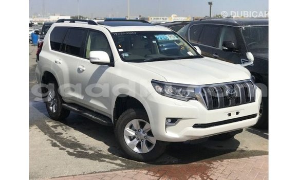Acheter Import Voiture Toyota Prado Blanc à Import - Dubai, Somalie Acheter Import Voiture Toyota Prado Blanc à Import - Dubai, Somalie