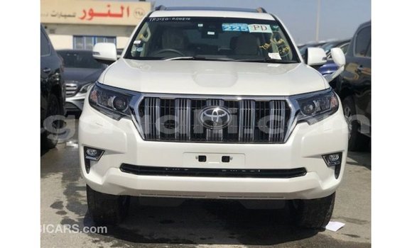 Acheter Import Voiture Toyota Prado Blanc à Import - Dubai, Somalie Acheter Import Voiture Toyota Prado Blanc à Import - Dubai, Somalie