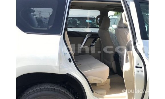 Acheter Import Voiture Toyota Prado Blanc à Import - Dubai, Somalie Acheter Import Voiture Toyota Prado Blanc à Import - Dubai, Somalie