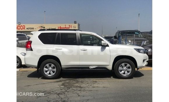 Acheter Import Voiture Toyota Prado Blanc à Import - Dubai, Somalie Acheter Import Voiture Toyota Prado Blanc à Import - Dubai, Somalie