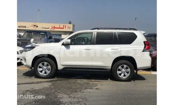 Acheter Import Voiture Toyota Prado Blanc à Import - Dubai, Somalie Acheter Import Voiture Toyota Prado Blanc à Import - Dubai, Somalie