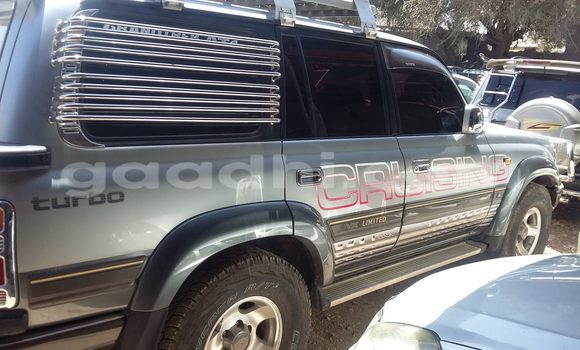 Oofamaa Toyota Land Cruiser Silver Makiinaa iti Hargeysa keessatti Somaliland keessatti Oofamaa Toyota Land Cruiser Silver Makiinaa iti Hargeysa keessatti Somaliland keessatti