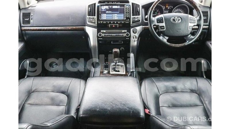 Big with watermark toyota land cruiser somalia import dubai 4667