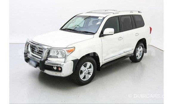 Acheter Import Voiture Toyota Land Cruiser Blanc à Import - Dubai, Somalie Acheter Import Voiture Toyota Land Cruiser Blanc à Import - Dubai, Somalie