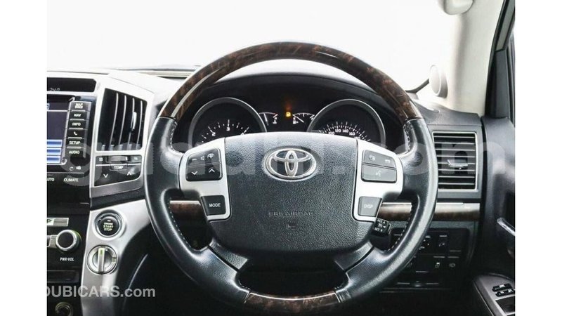 Big with watermark toyota land cruiser somalia import dubai 4667