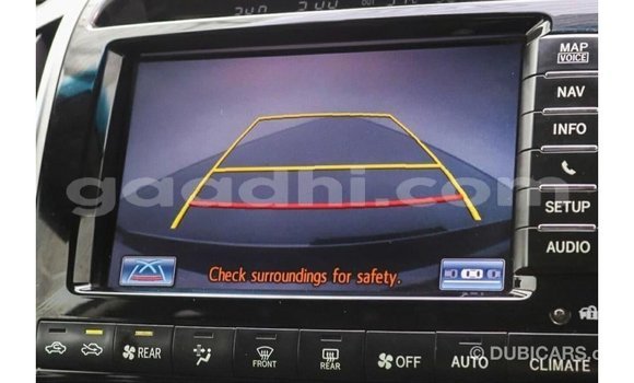 Acheter Import Voiture Toyota Land Cruiser Blanc à Import - Dubai, Somalie Acheter Import Voiture Toyota Land Cruiser Blanc à Import - Dubai, Somalie