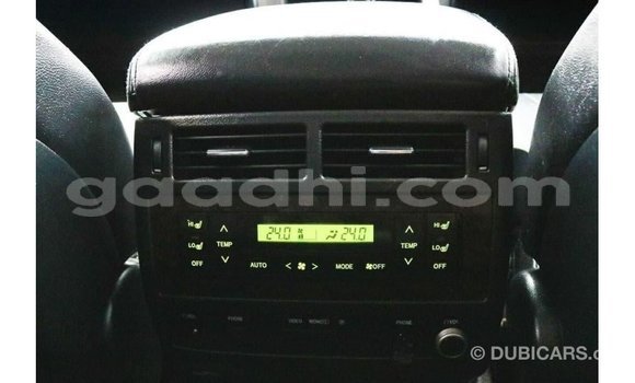 Acheter Import Voiture Toyota Land Cruiser Blanc à Import - Dubai, Somalie Acheter Import Voiture Toyota Land Cruiser Blanc à Import - Dubai, Somalie