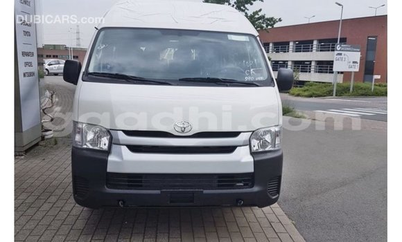 Imported Toyota Hiace White Makiinaa iti Import - Dubai keessatti Somalia keessatti Imported Toyota Hiace White Makiinaa iti Import - Dubai keessatti Somalia keessatti