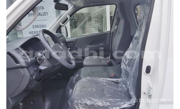 Imported Toyota Hiace White Makiinaa iti Import - Dubai keessatti Somalia keessatti Imported Toyota Hiace White Makiinaa iti Import - Dubai keessatti Somalia keessatti