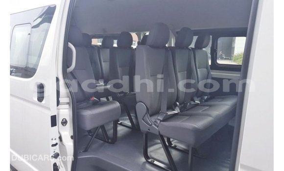 Imported Toyota Hiace White Makiinaa iti Import - Dubai keessatti Somalia keessatti Imported Toyota Hiace White Makiinaa iti Import - Dubai keessatti Somalia keessatti