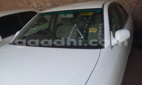 Oofamaa Toyota 4Runner White Makiinaa iti Hargeysa keessatti Somaliland keessatti Oofamaa Toyota 4Runner White Makiinaa iti Hargeysa keessatti Somaliland keessatti