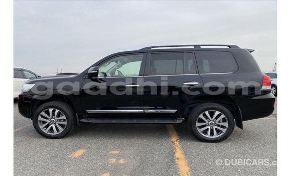 ይግዙ Imported Toyota Land Cruiser ጥቁር መኪና በ Import - Dubai በ ሶማሊያ ይግዙ Imported Toyota Land Cruiser ጥቁር መኪና በ Import - Dubai በ ሶማሊያ