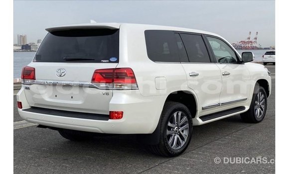 Acheter Import Voiture Toyota Land Cruiser Blanc à Import - Dubai, Somalie Acheter Import Voiture Toyota Land Cruiser Blanc à Import - Dubai, Somalie