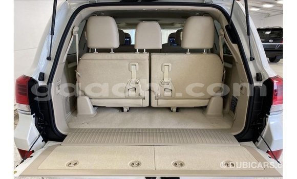 Acheter Import Voiture Toyota Land Cruiser Blanc à Import - Dubai, Somalie Acheter Import Voiture Toyota Land Cruiser Blanc à Import - Dubai, Somalie