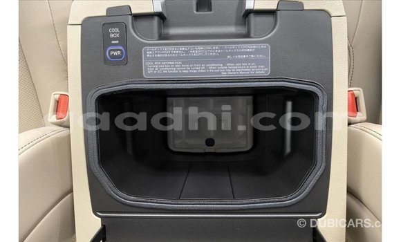 Acheter Import Voiture Toyota Land Cruiser Blanc à Import - Dubai, Somalie Acheter Import Voiture Toyota Land Cruiser Blanc à Import - Dubai, Somalie