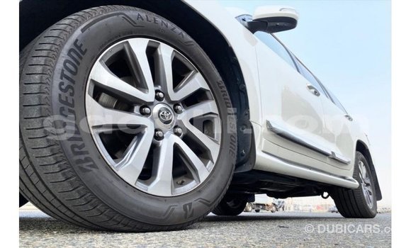 Acheter Import Voiture Toyota Land Cruiser Blanc à Import - Dubai, Somalie Acheter Import Voiture Toyota Land Cruiser Blanc à Import - Dubai, Somalie
