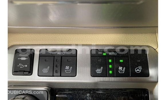 Acheter Import Voiture Toyota Land Cruiser Blanc à Import - Dubai, Somalie Acheter Import Voiture Toyota Land Cruiser Blanc à Import - Dubai, Somalie