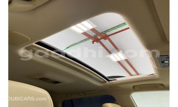 Acheter Import Voiture Toyota Land Cruiser Blanc à Import - Dubai, Somalie Acheter Import Voiture Toyota Land Cruiser Blanc à Import - Dubai, Somalie