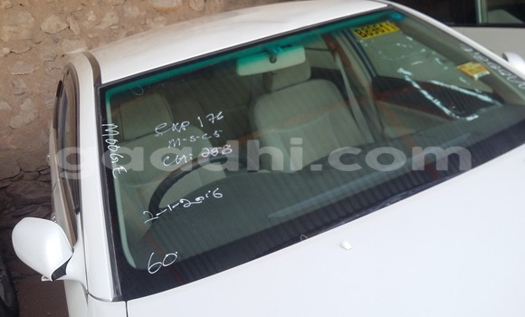 Oofamaa Toyota 4Runner White Makiinaa iti Hargeysa keessatti Somaliland keessatti Oofamaa Toyota 4Runner White Makiinaa iti Hargeysa keessatti Somaliland keessatti