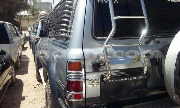 Oofamaa Toyota Land Cruiser Silver Makiinaa iti Hargeysa keessatti Somaliland keessatti Oofamaa Toyota Land Cruiser Silver Makiinaa iti Hargeysa keessatti Somaliland keessatti